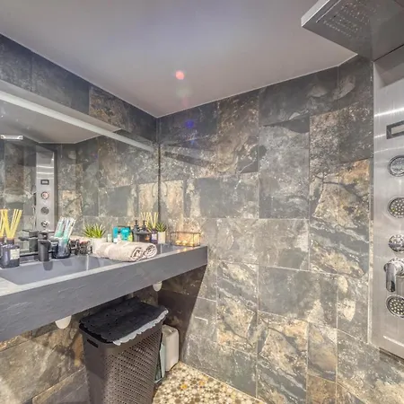 L'eden - Jacuzzi / Sauna Appartement *